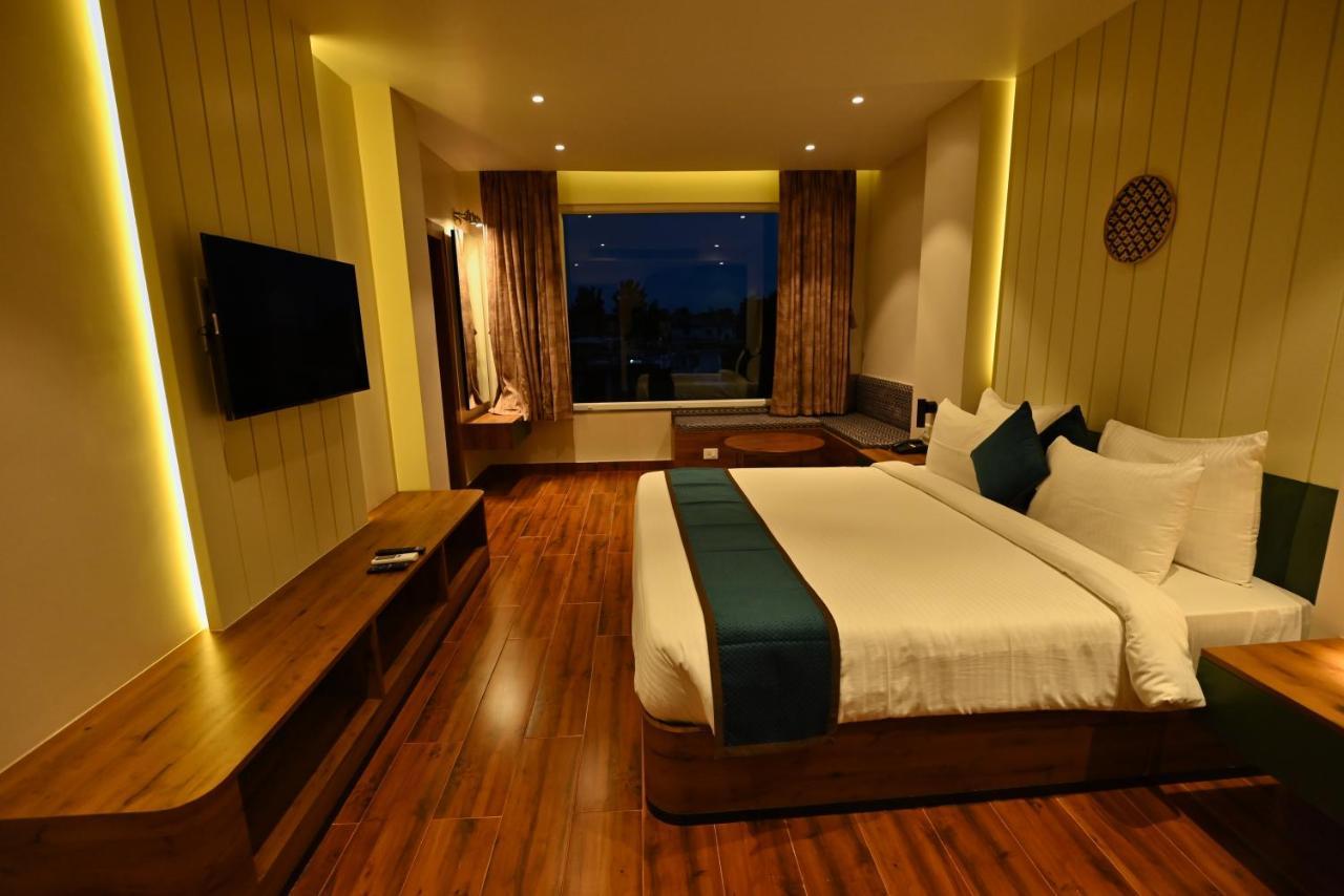 The Convoy Hotel Dibrugarh Exterior foto